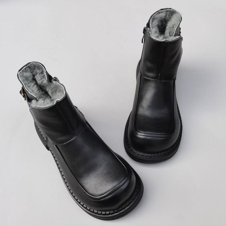 Cozy Elegance: Fleece-Lined Winter Boots with a Wide Toe Design