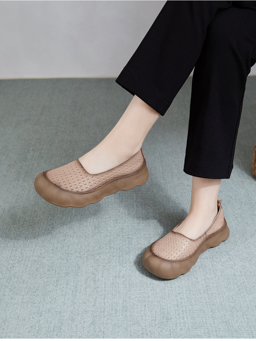 Women's Soft Leather Slip-on Flat Casual Shoes