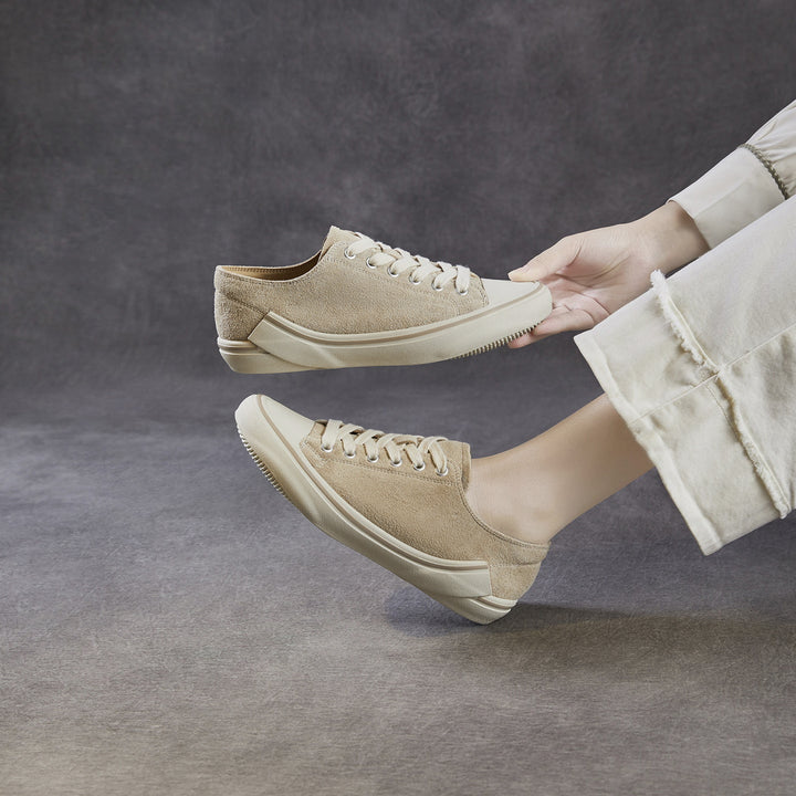 Women‘s Retro Suede Sneakers Vintage Round Toe Low Top Lace-up Flat Walking Shoes