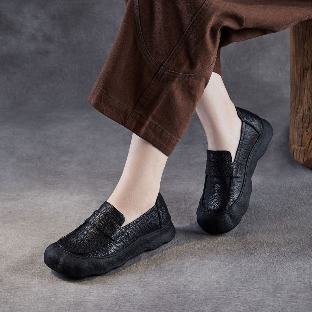 Women’s Retro Slip-On Flat Shoes – Soft Sole Comfortable Casual Style