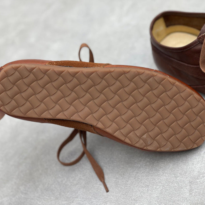 Women’s Vintage Distressed Leather Trainers – Retro Lace-Up Flats