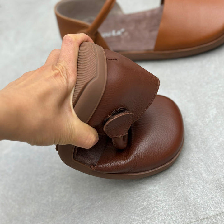 Women’s Retro Leather Closed Toe Sandals – Soft Flat Single Strap Casual Style