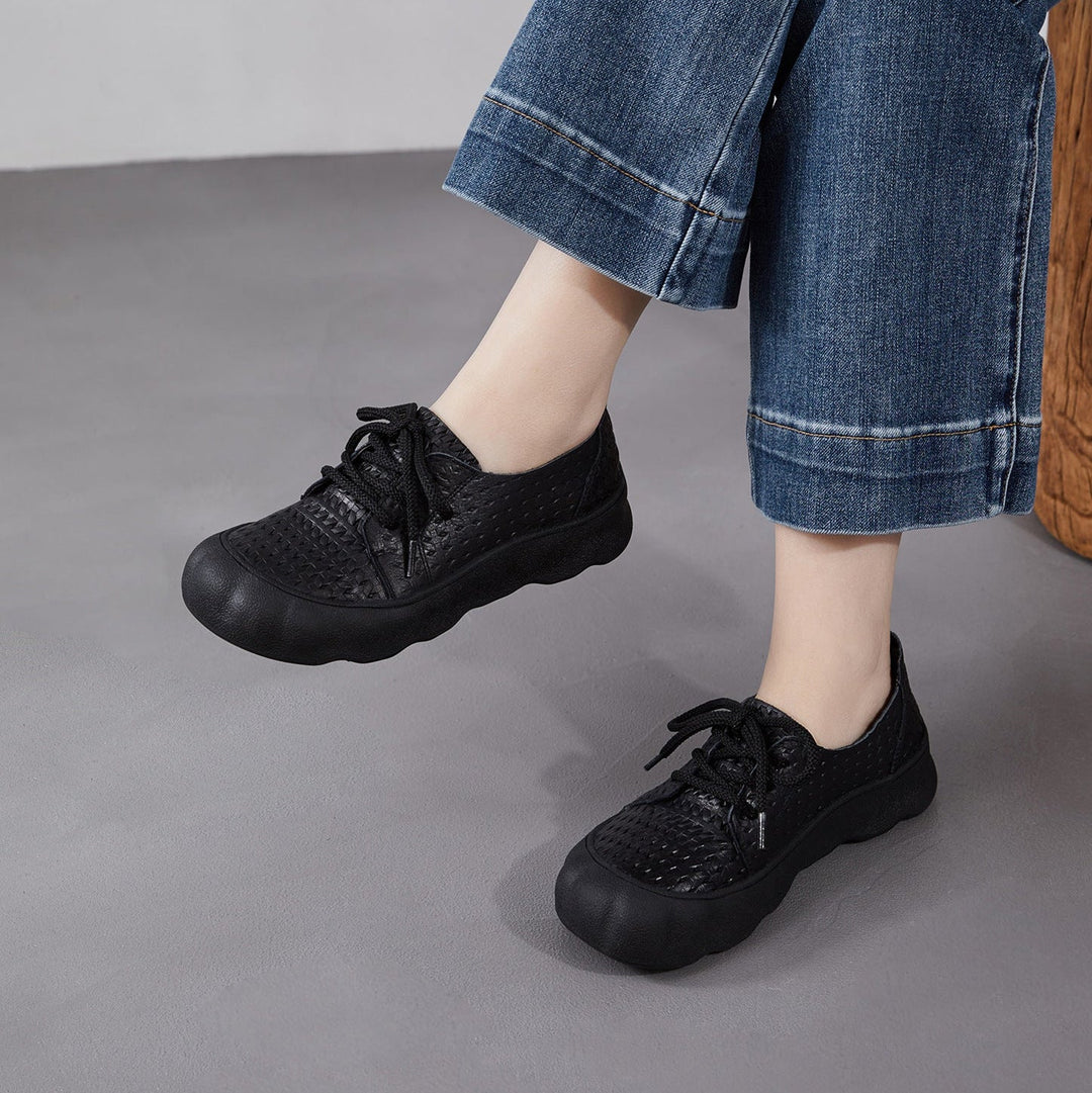 Women’s Retro Embossed Leather Lace-Up Flats – Comfortable Casual Soft Sole Shoes
