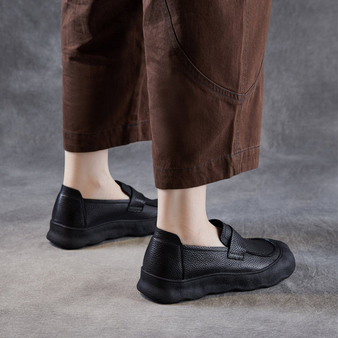Women’s Retro Slip-On Flat Shoes – Soft Sole Comfortable Casual Style