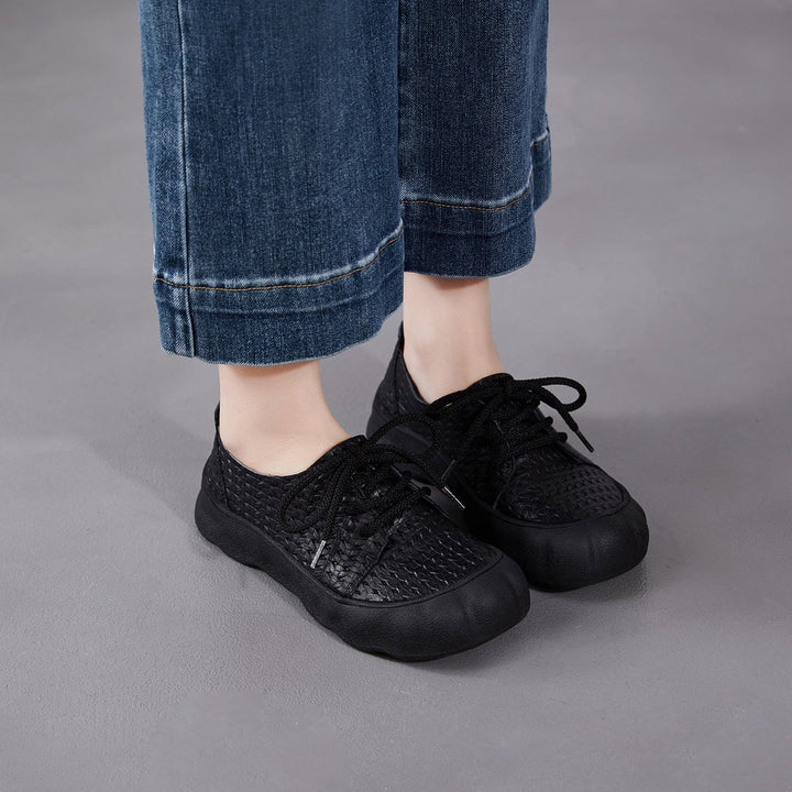 Women’s Retro Embossed Leather Lace-Up Flats – Comfortable Casual Soft Sole Shoes