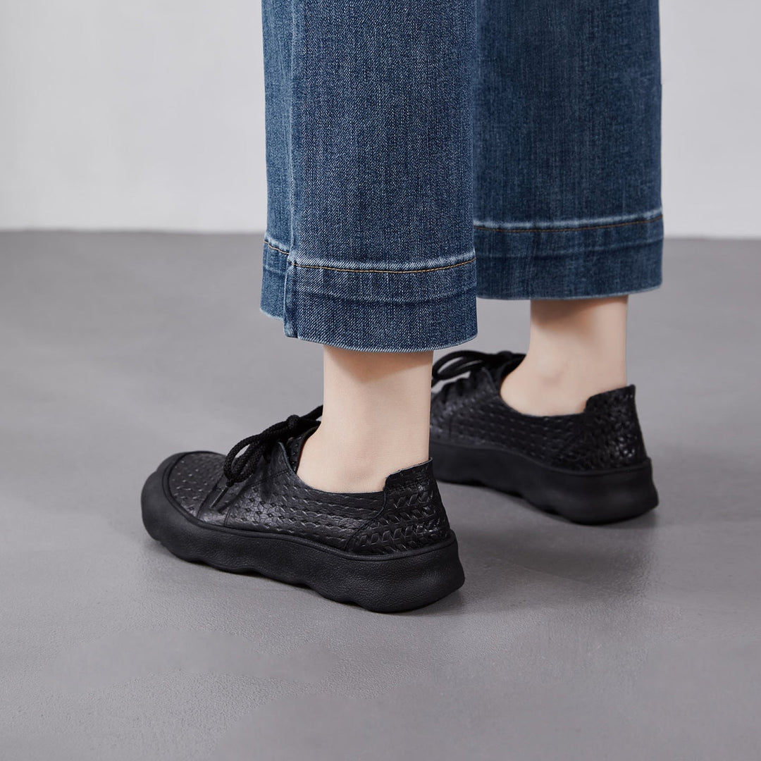 Women’s Retro Embossed Leather Lace-Up Flats – Comfortable Casual Soft Sole Shoes