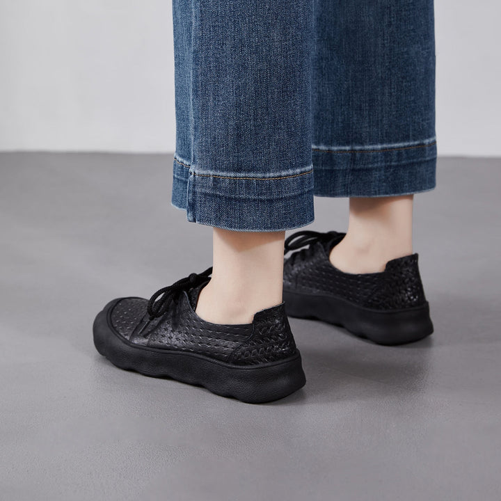 Women’s Retro Embossed Leather Lace-Up Flats – Comfortable Casual Soft Sole Shoes
