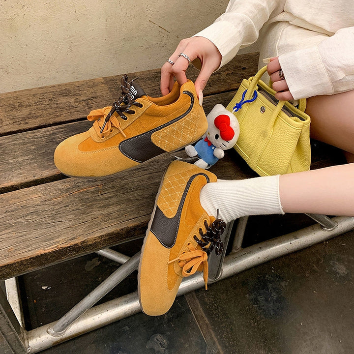 Women‘s Retro Cow Suede Sneakers Vintage Round Toe Double Lace-up Quilting Low Top Flats