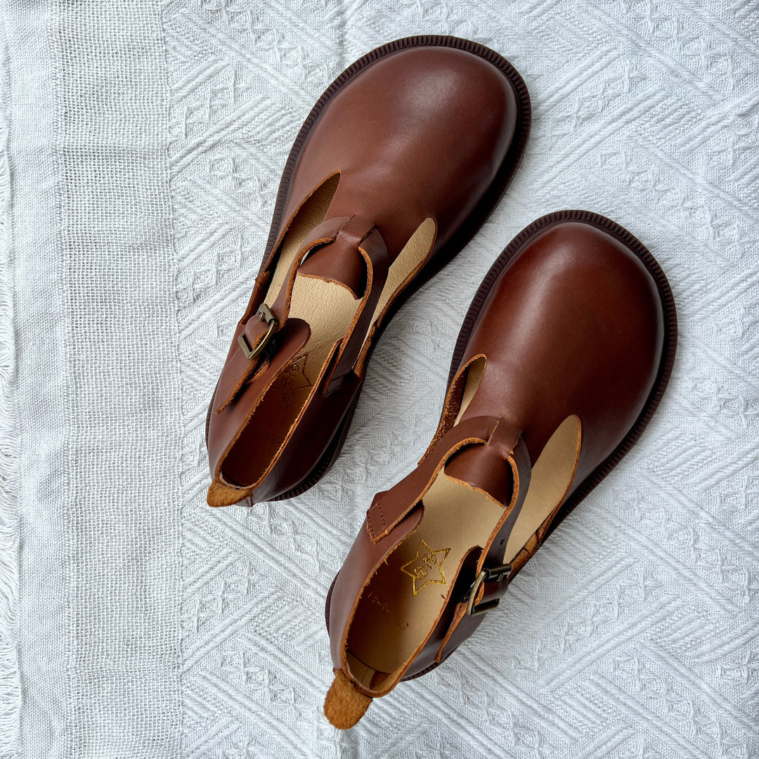 Women's Genuine Leather Retro Big Toe Box Both Sides Hollowed Out Buckle Sandals