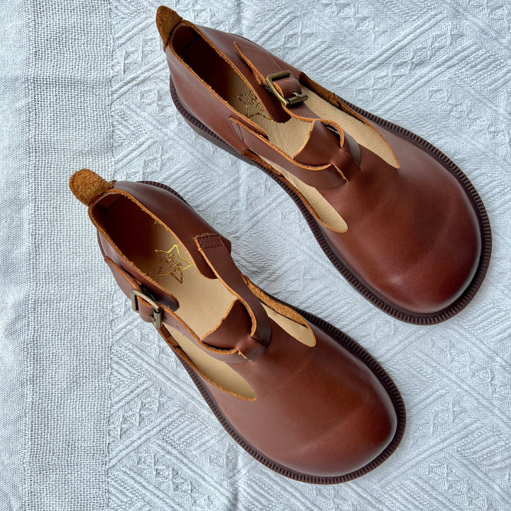 Women's Genuine Leather Retro Big Toe Box Both Sides Hollowed Out Buckle Sandals
