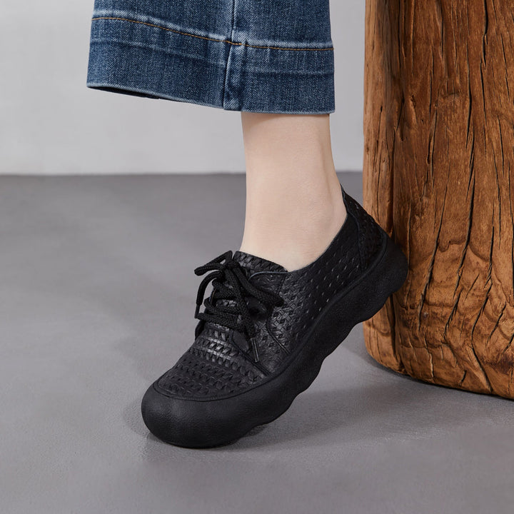 Women’s Retro Embossed Leather Lace-Up Flats – Comfortable Casual Soft Sole Shoes