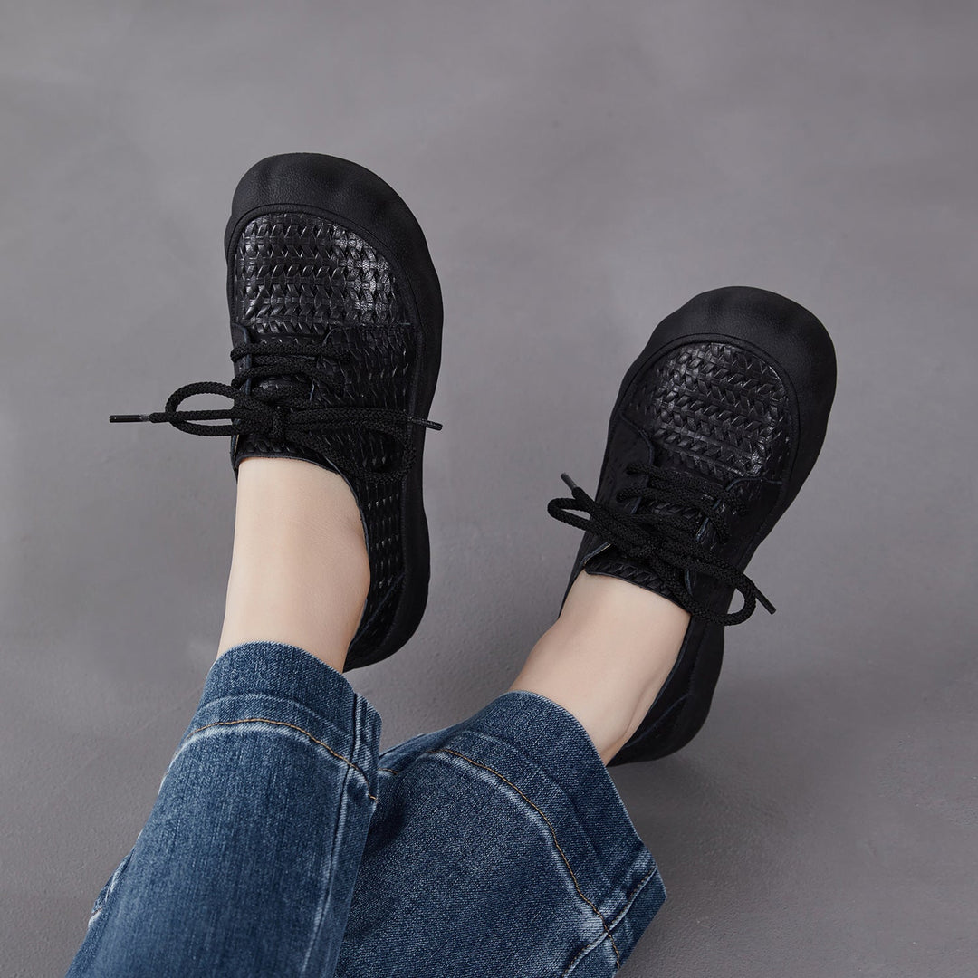 Women’s Retro Embossed Leather Lace-Up Flats – Comfortable Casual Soft Sole Shoes