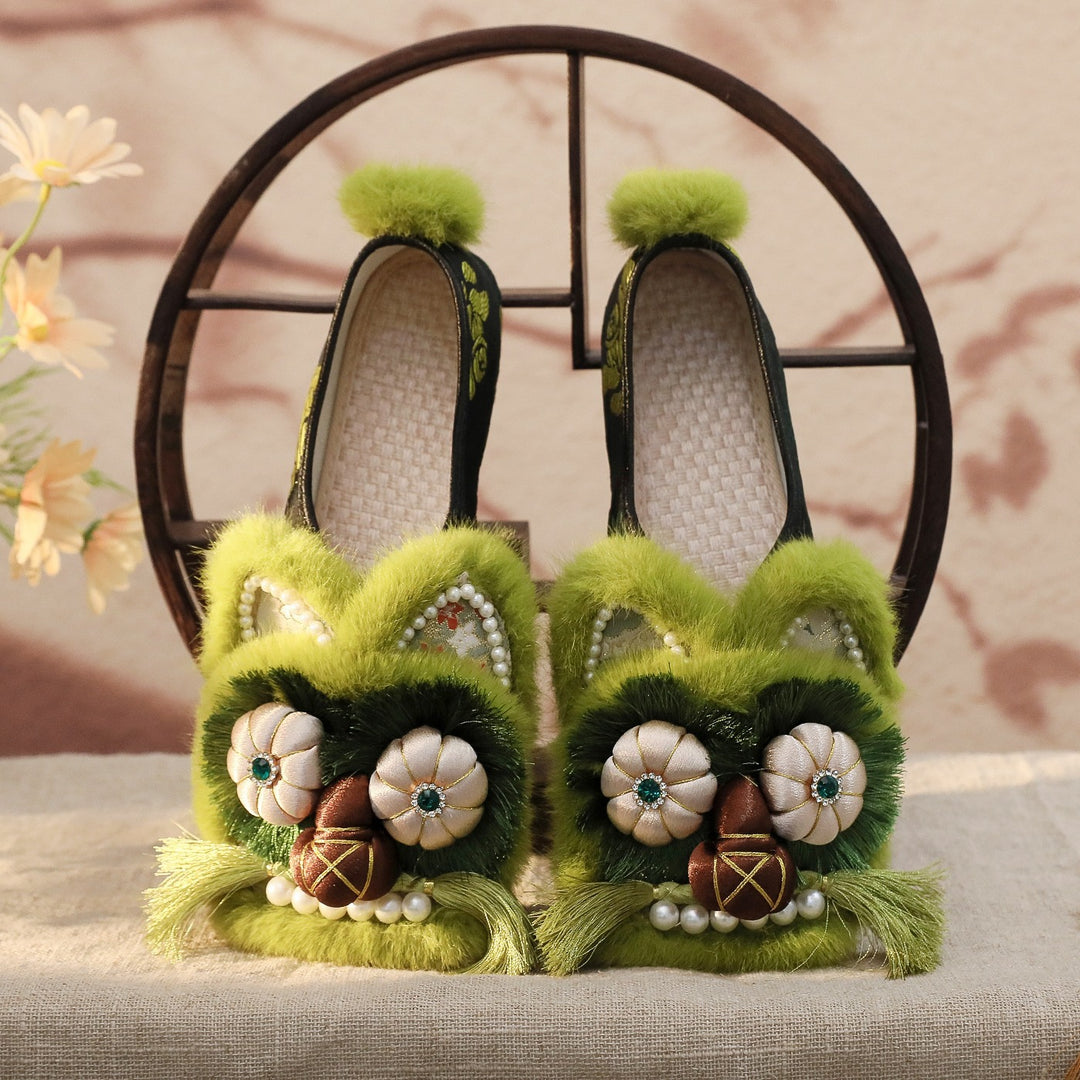 Women's Hanfu Chinese Style Embroidery Shoes - Faux Fur Trim Luxury Floral Tassel Flat Ballet Loafers