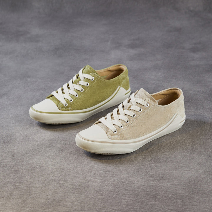 Women‘s Retro Suede Sneakers Vintage Round Toe Low Top Lace-up Flat Walking Shoes