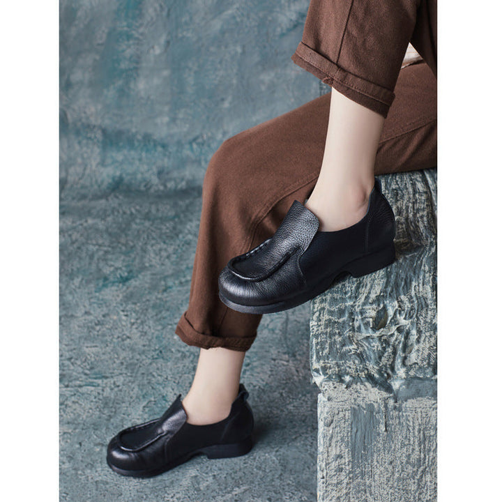 Women's Round Toe Slip On Leather Retro Soft Sole Walk Shoes