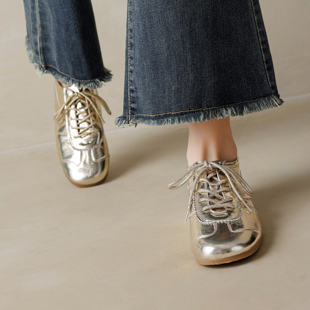 Women’s Soft Leather Flat Sneakers – Stylish Comfortable Casual Shoes