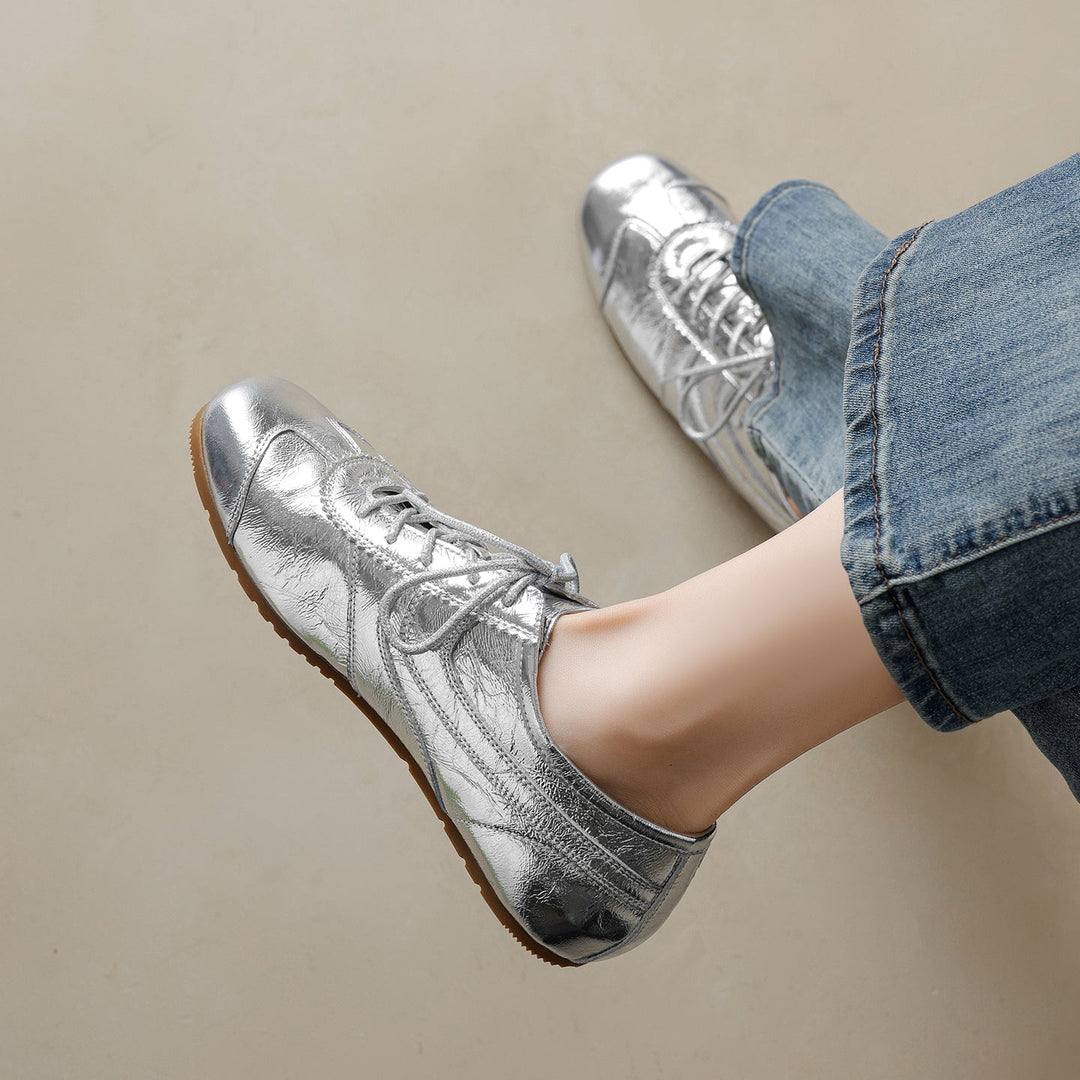 Women’s Soft Leather Flat Sneakers – Stylish Comfortable Casual Shoes
