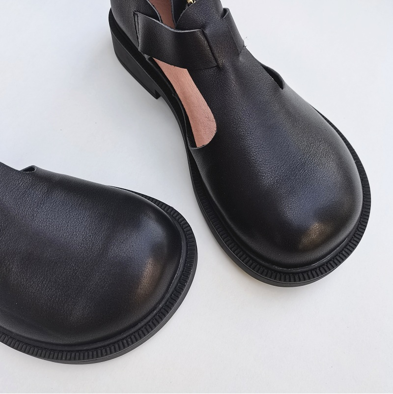 Women's Genuine Leather Retro Big Toe Box Both Sides Hollowed Out Buckle Sandals