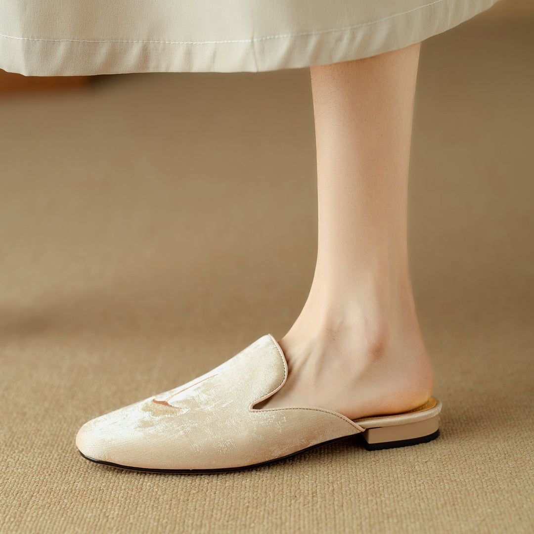 Flat Shoes Green With Hand Embroidered Leaf Velvet Mules