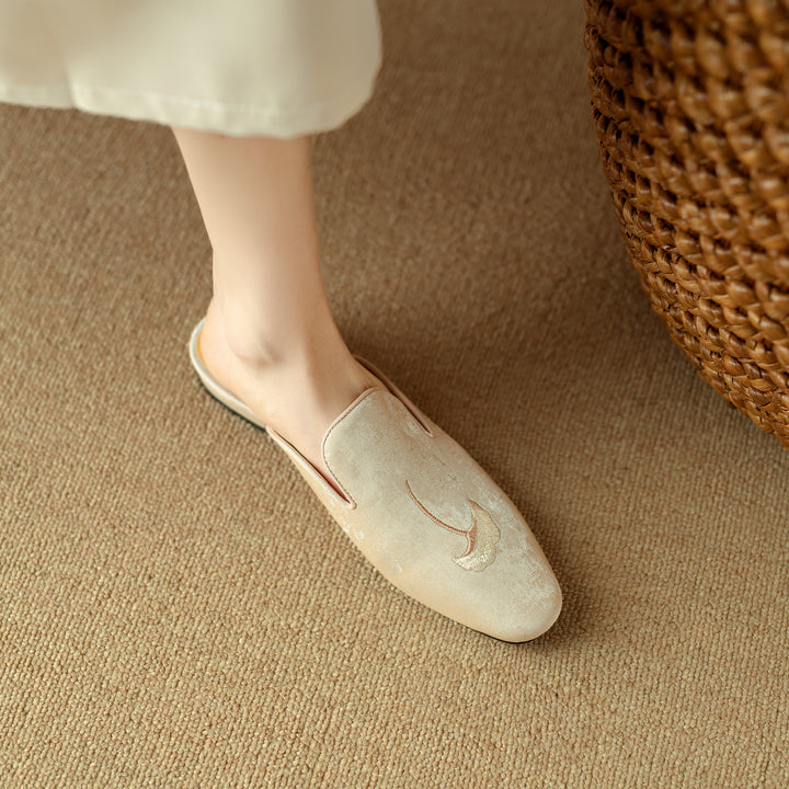 Flat Shoes Green With Hand Embroidered Leaf Velvet Mules