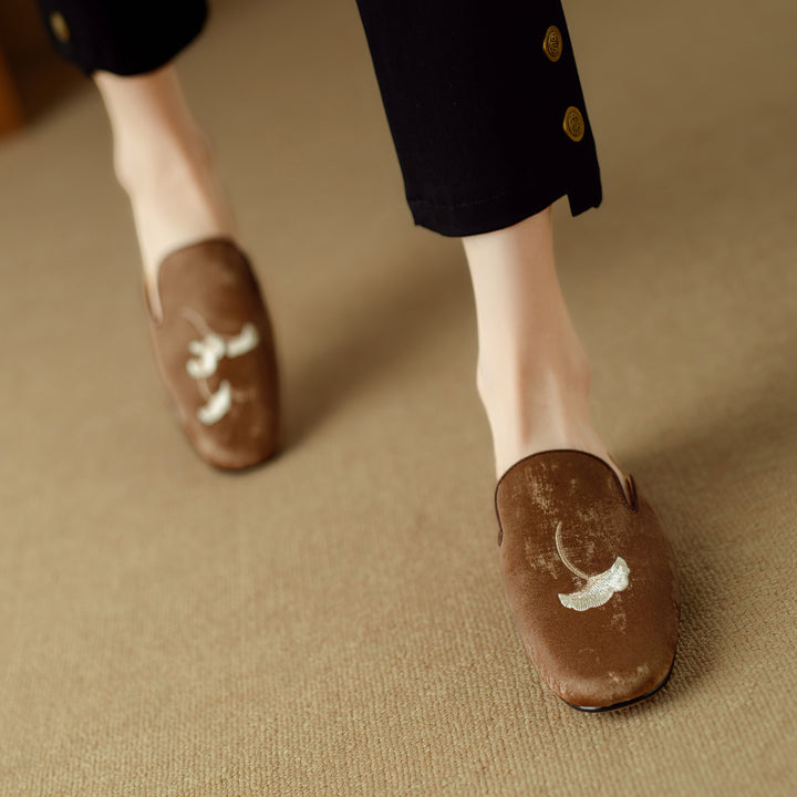 Flat Shoes Green With Hand Embroidered Leaf Velvet Mules