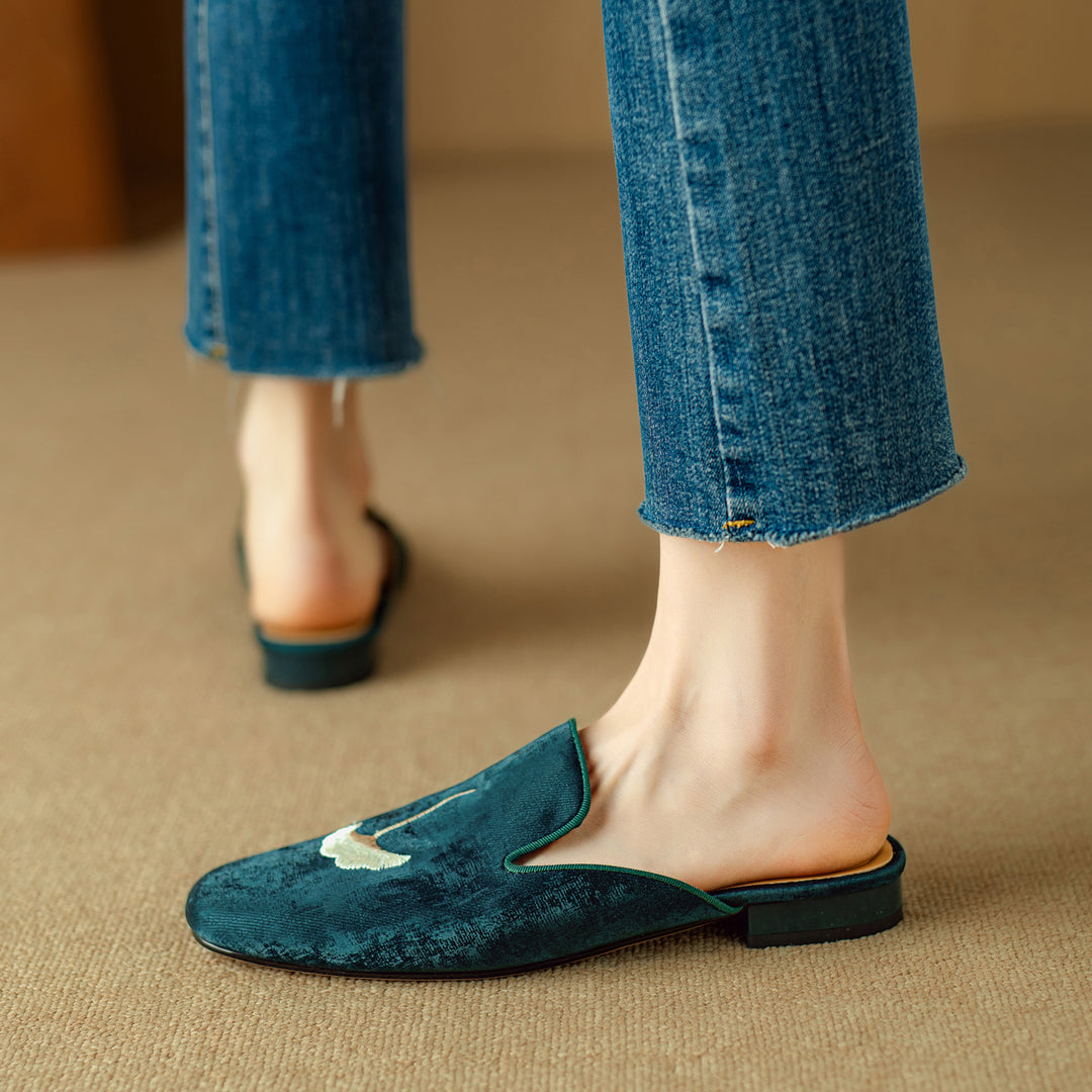 Flat Shoes Green With Hand Embroidered Leaf Velvet Mules