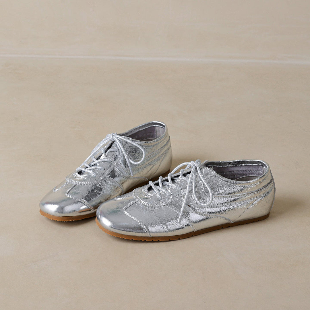 Women’s Soft Leather Flat Sneakers – Stylish Comfortable Casual Shoes