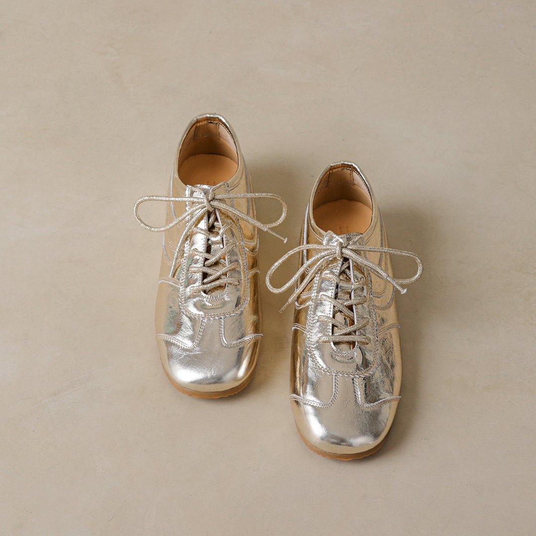Women’s Soft Leather Flat Sneakers – Stylish Comfortable Casual Shoes