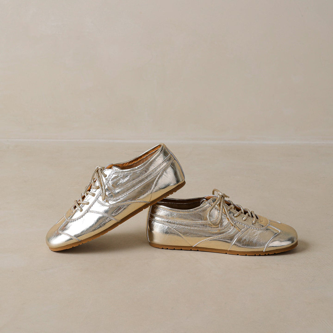 Women’s Soft Leather Flat Sneakers – Stylish Comfortable Casual Shoes