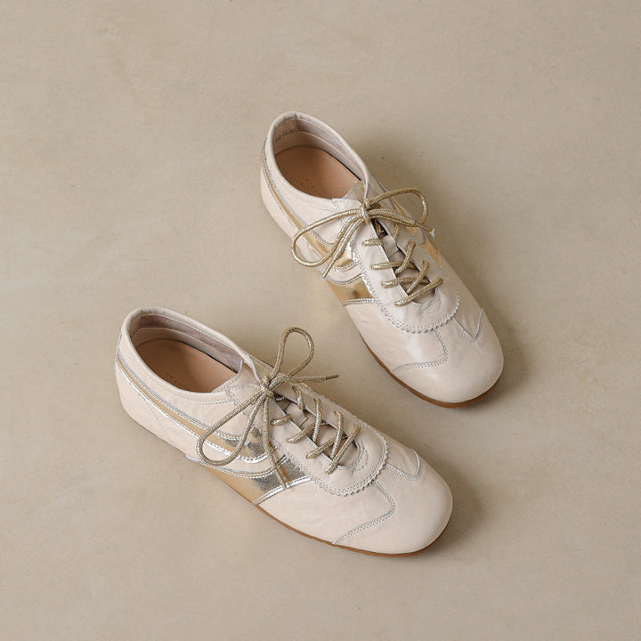 Women’s Soft Leather Flat Sneakers – Stylish Comfortable Casual Shoes