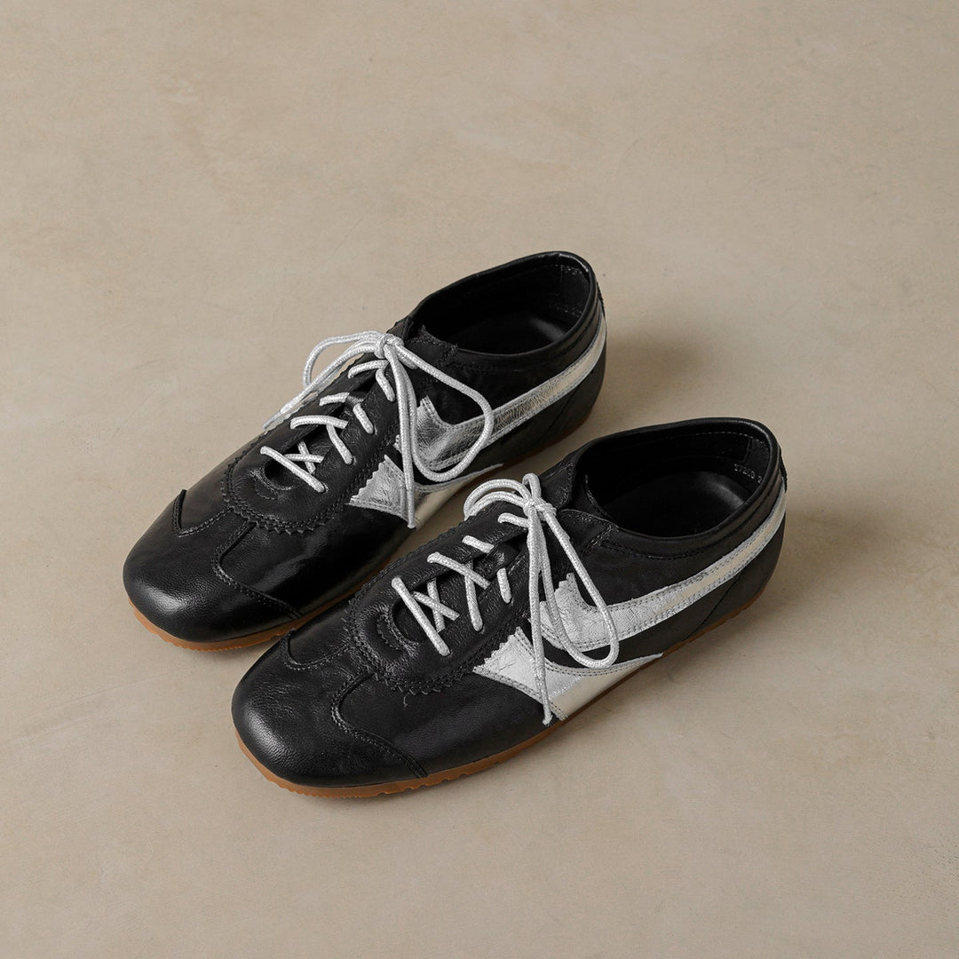 Women’s Soft Leather Flat Sneakers – Stylish Comfortable Casual Shoes