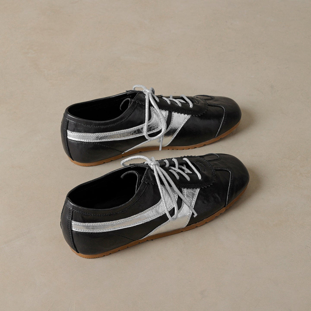 Women’s Soft Leather Flat Sneakers – Stylish Comfortable Casual Shoes