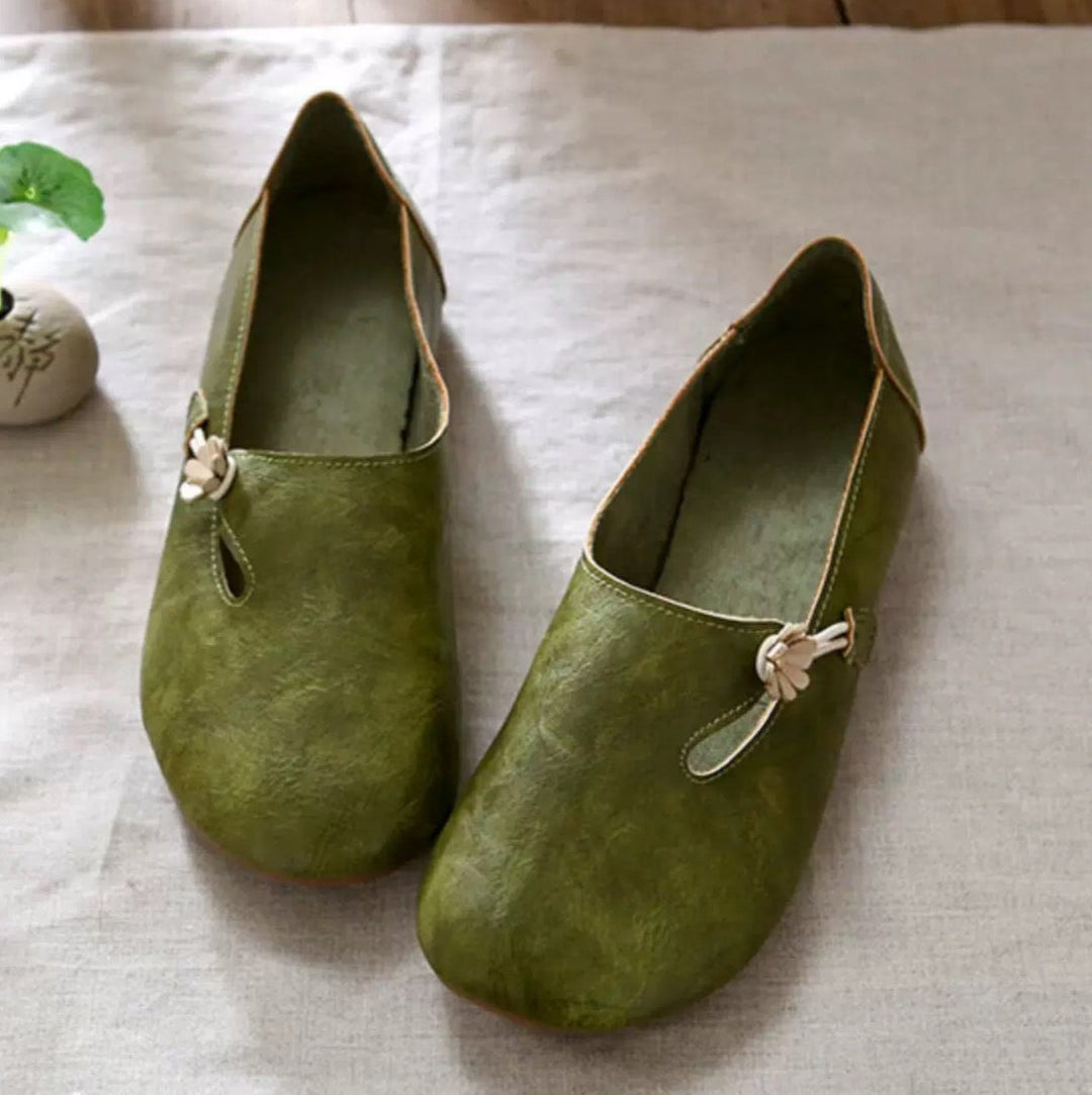 Women's Literary Style Moral Girl Flower Decoration Comfortable Slip-on Flat Shoes